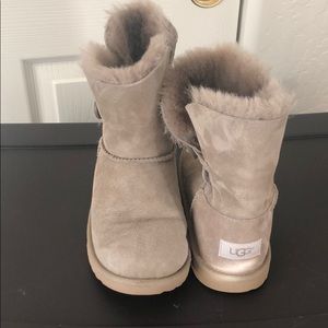 Girls size 5 UGG boots EUC